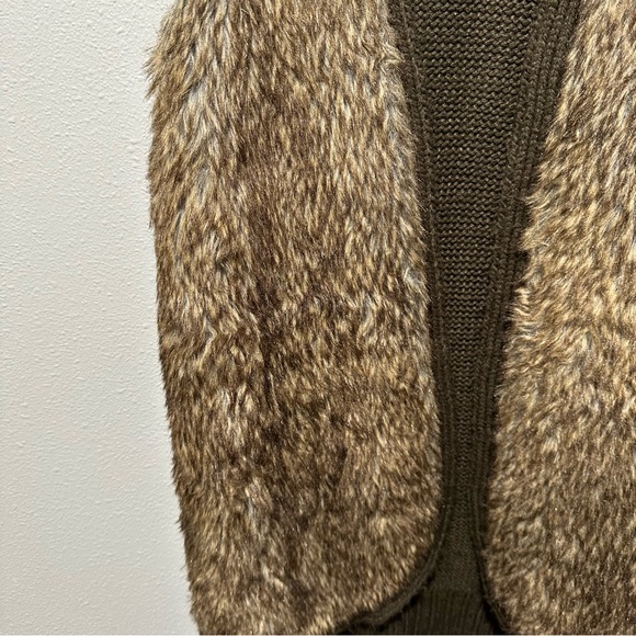 Ariat Aileen Faux Fur Vest - Picture 5 of 8